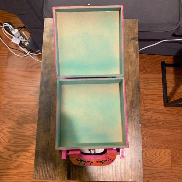 Hand-Painted Frida Kahlo Jewelry Art Box โ A Unique Find from Mexico - Picture 14 of 14